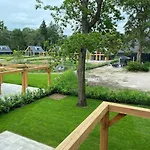 In With Garden View Vakantiehuis *