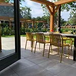 In With Garden View Vakantiehuis *