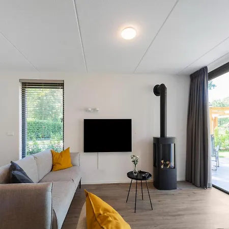 Modern In With Private Garden *