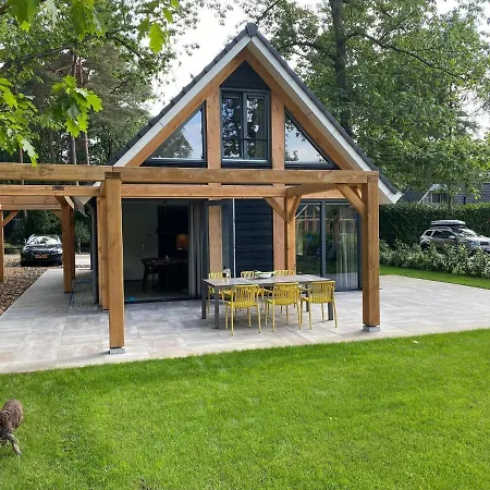 Modern In With Private Garden Vakantiehuis